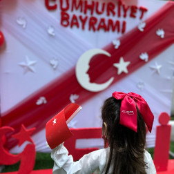 ✨ Cumhuriyet Sevinci Minik Kalplerde! ❤️🤍