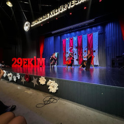 Cumhuriyetimizin ışığı, sahnedeki her öğrencinin gözlerinde parladı… ✨