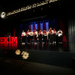 Cumhuriyetimizin ışığı, sahnedeki her öğrencinin gözlerinde parladı… ✨