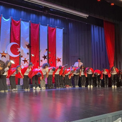 Cumhuriyetimizin ışığı, sahnedeki her öğrencinin gözlerinde parladı… ✨