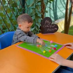 English Lesson – Learning Colors!