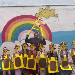 Aslan Kostümleriyle “A”Harfi 🦁🌈