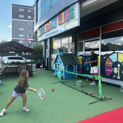 Bahçemizde Tenis Dersimiz