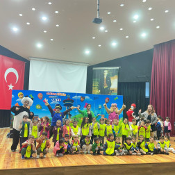 Minik İzleyicilerle Renkli Bir Tiyatro Yolculuğu 🌟