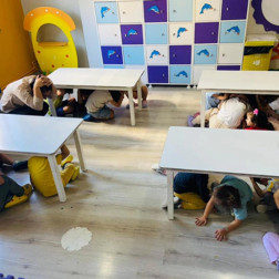 Güvenli Adımlar: Çök–Kapan–Tutun Tatbikatı