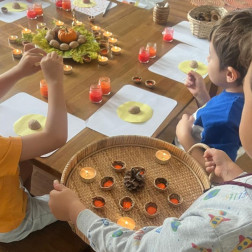 Sanat sınıfında sanat çalışmaları