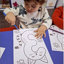 Minik Ellerle Renklenen Sevimli Patiler”