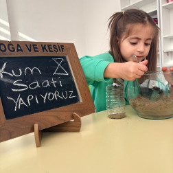 Minik Ellerle Topraktan Kum Saati Etkinliğimiz!