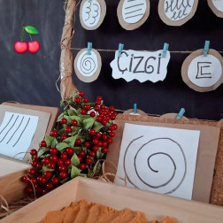 Kumda Çizgi Çalışması – Yazmaya Hazırlık ✏️🏖️