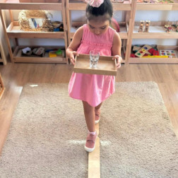 Denge Yürüyüşü – Montessori Pratik Yaşam