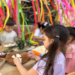 Renkli Şeritler ve Oyun Hamuru Atölyesi