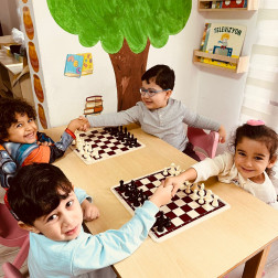 Minik Zihinlerle Satranç Keyfi ♟️✨