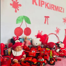 Kıpkırmızı Renk Günü