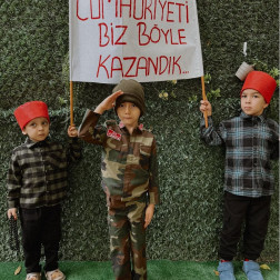 Cumhuriyeti Böyle Kurduk! Minik Kahramanların Draması