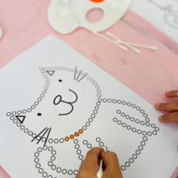 Minik Parmakların Büyüsü: Kulak Çubuğu ile Sınırlı Boyama