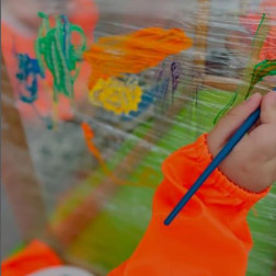 Yaratıcılığın Sınırı Yok: Şeffaf Yüzeyde Boyama Sanatı!