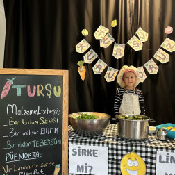 Turşularımızı Kendimiz Yapıyoruz