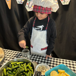 Turşularımızı Kendimiz Yapıyoruz