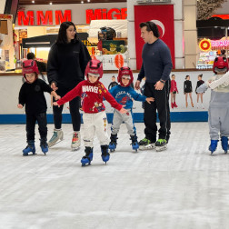 Minik Patenciler Buzun Üzerinde Parladı!