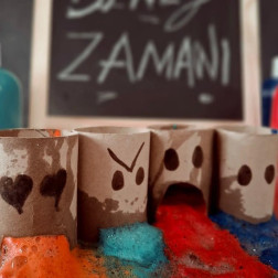 Deney Zamanı – Renkli Köpük Volkanları