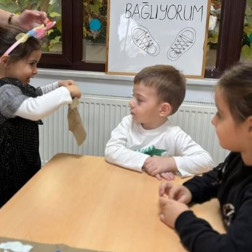 Ayakkabı Bağcığı Bağlamayı Öğreniyorum