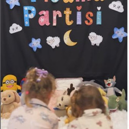 Pijamalı Dostlarla Bir Gece!