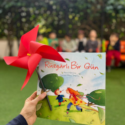 Rüzgârlı Bir Gün ile Keyifli Okuma Saati