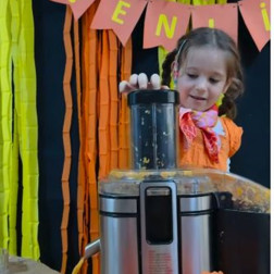 Vitamin Şenliği: Taze Sıkılmış Enerji