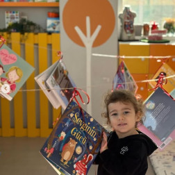 📚 Kitaplarla Dolu Bir Gün: “Kitap Ağacı”