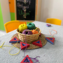 Waldorf Atölyesi – Üçgen Dokuma Çalışması