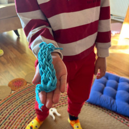 Parmak örgü çalışması