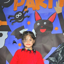 Eğlenceli Kostüm Partisi – Minik Örümcek Sahada!
