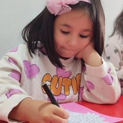 Minik Ellerle Büyük Hayaller