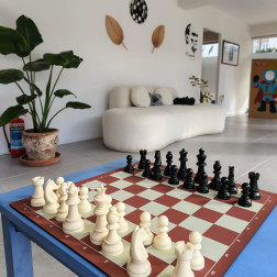 Strateji ve Odaklanma: Satranç Köşesinde Keyifli Anlar