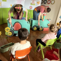 Miniklerimizle Eğlenceli Bir Tiyatro Günü!