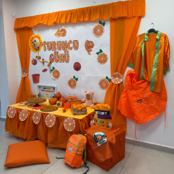 Turuncu Günü: Enerjisiyle Sınıfımızı Aydınlatan Renk!