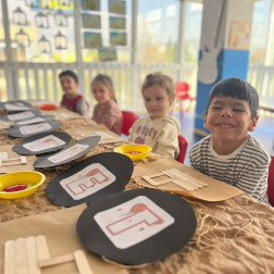 Küçük Ellerle Keşif Zamanı: Harfler ve Narın Büyülü Dünyası