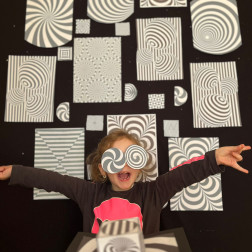 Göz Yanılsamalarının Büyülü Dünyasında: Optik Sanat Atölyemiz!