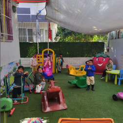 Minik Kalplerle Neşe Dolu Park Saati!