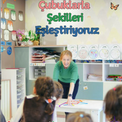 Renkli Çubuklarla Şekiller Dünyasını Keşfediyoruz!