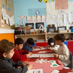 Minik Ellerle Büyük Keşifler: Eğlenerek Öğreniyoruz