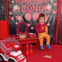 Kırmızı Günü Etkinliği: Renklerle Keşif ve Eğlence