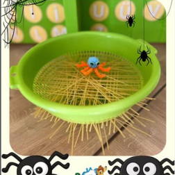 Bambi Anaokulu'nda Makarnadan Örümcek Ağı Duyusal Oyunu