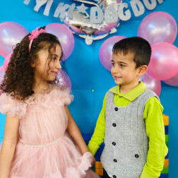 Mutluluk Dolu Anlar: Okulda Doğum Günü Coşkusu! 🥳🎈
