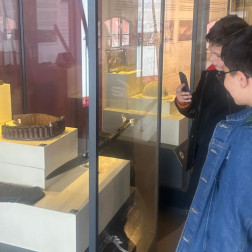 İzmir Kültür-Sanat Fabrikası Kütüphanesi