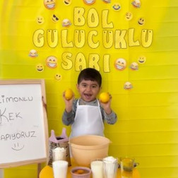 Bugün sınıfımızda bol gülücüklü, bol sarı, bol eğlenceli bir gün yaşandı