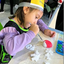 Minik sanatçımızla el becerisi ve yaratıcılık dolu bir atölye zamanı