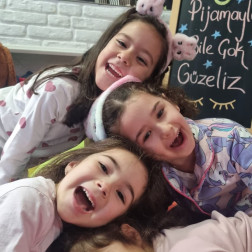 PİJAMA PARTİSİ