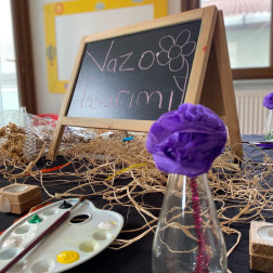 🎨 Minik Ellerden Renkli Vazolar 🎨