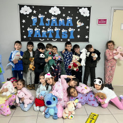 En Uzun Geceyi Pijama Partisiyle Öğrendik